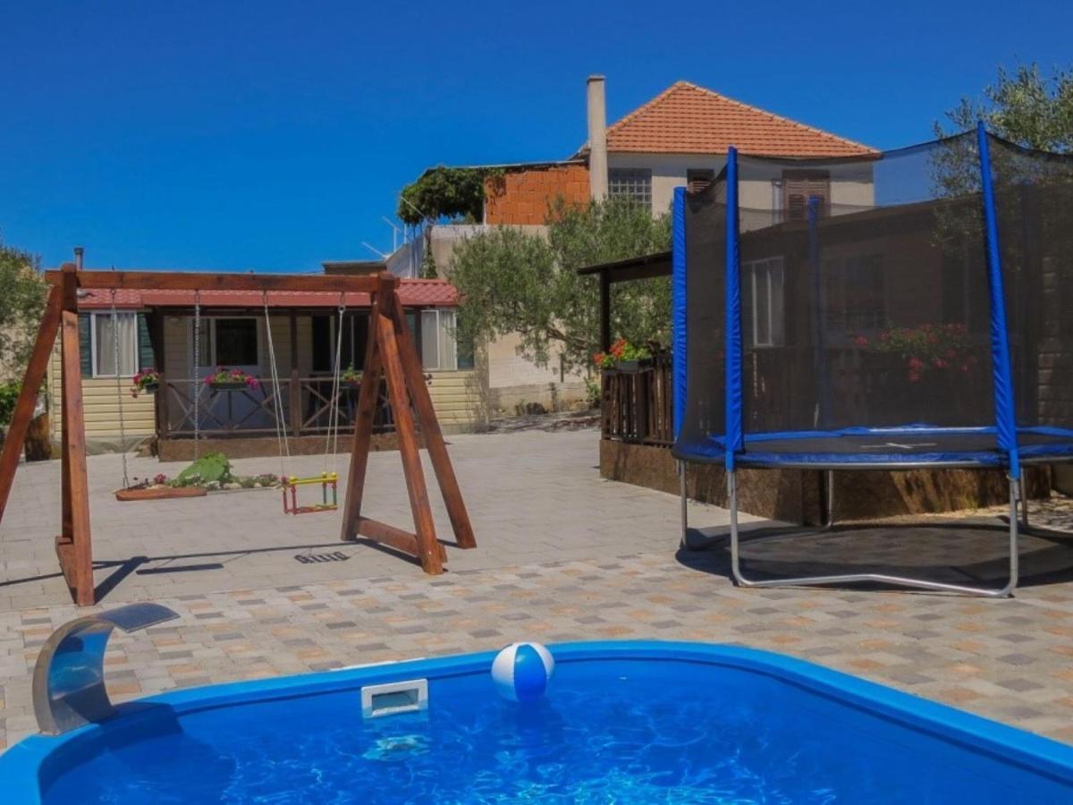 Fabulous Holiday Home In Pako Tane With Swimming Pool Pakoštane Rom bilde